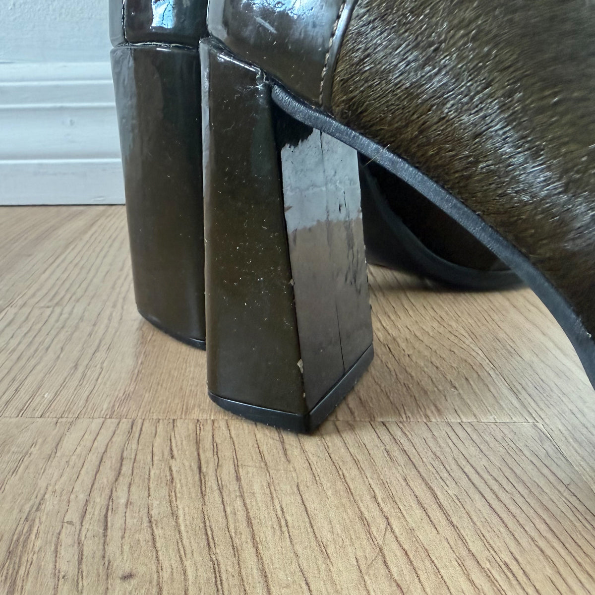 Y2K Army Green Pony Hair Patent Pumps / SZ 7