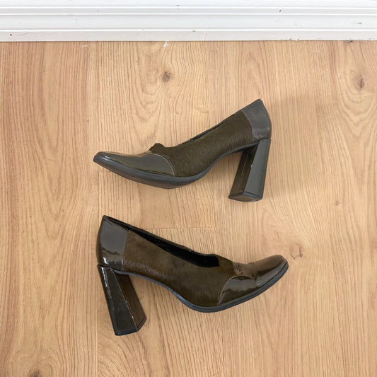 Y2K Army Green Pony Hair Patent Pumps / SZ 7