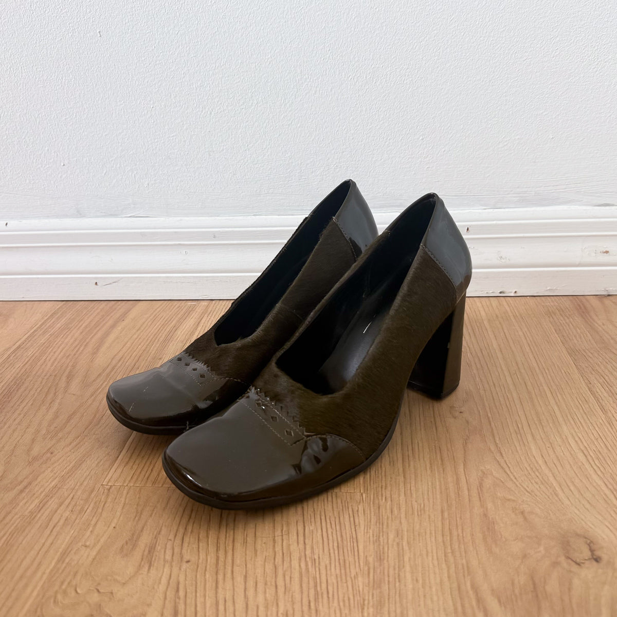 Y2K Army Green Pony Hair Patent Pumps / SZ 7
