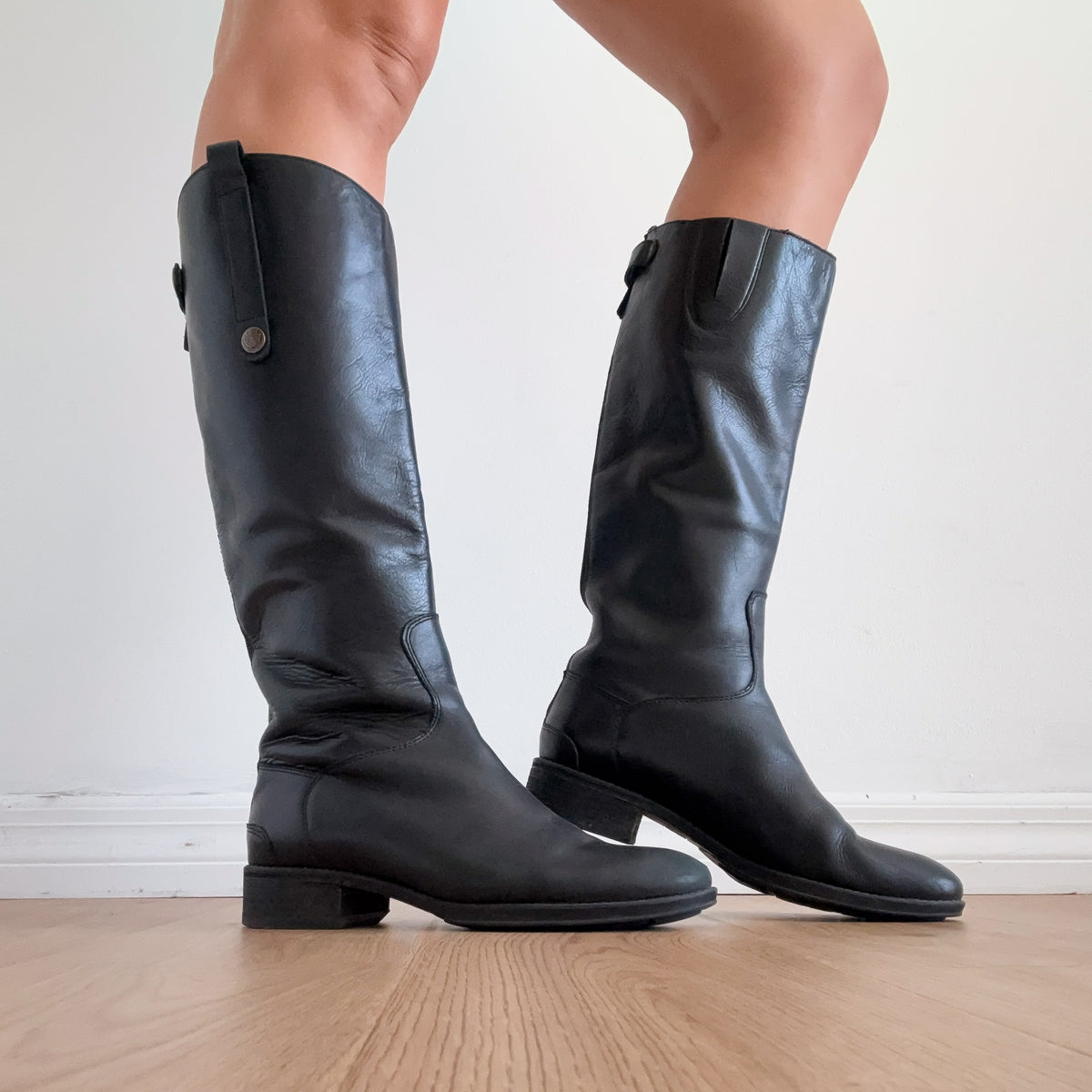 Black Leather Knee High Riding Boots / SZ 8
