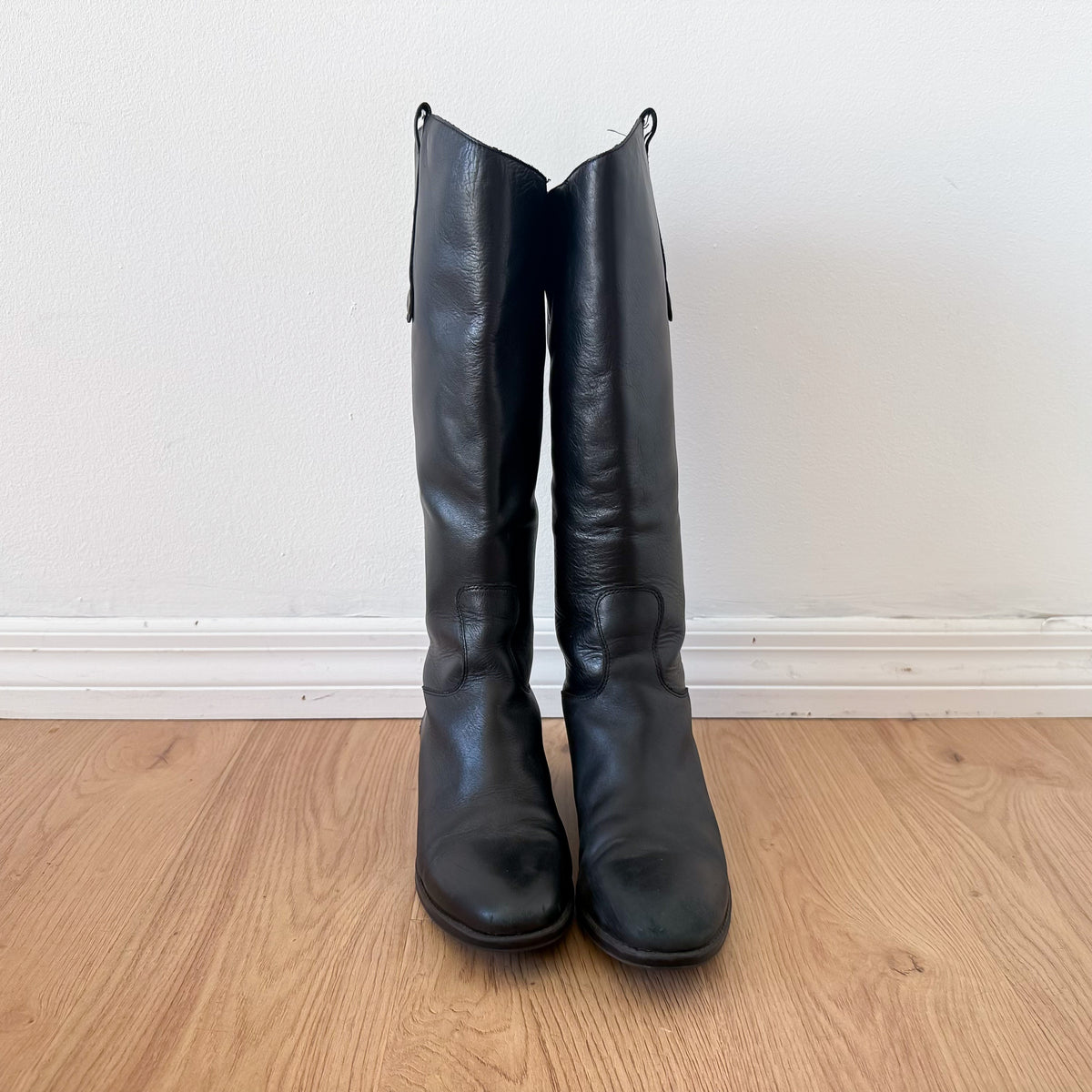 Black Leather Knee High Riding Boots / SZ 8