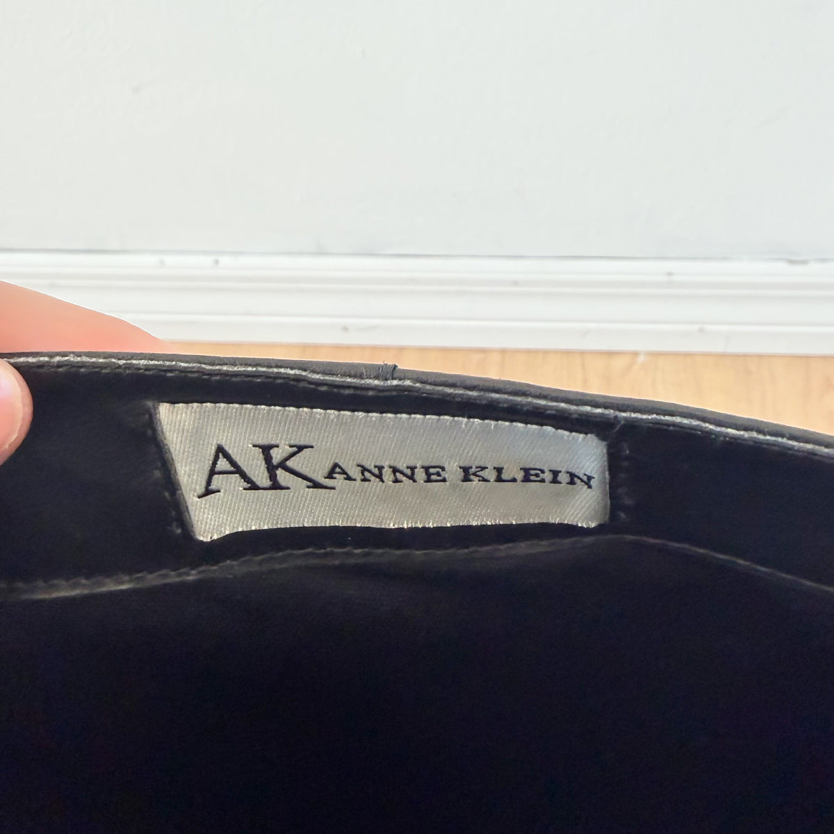 Y2K Black Leather Pointy Toe Boots / SZ 9