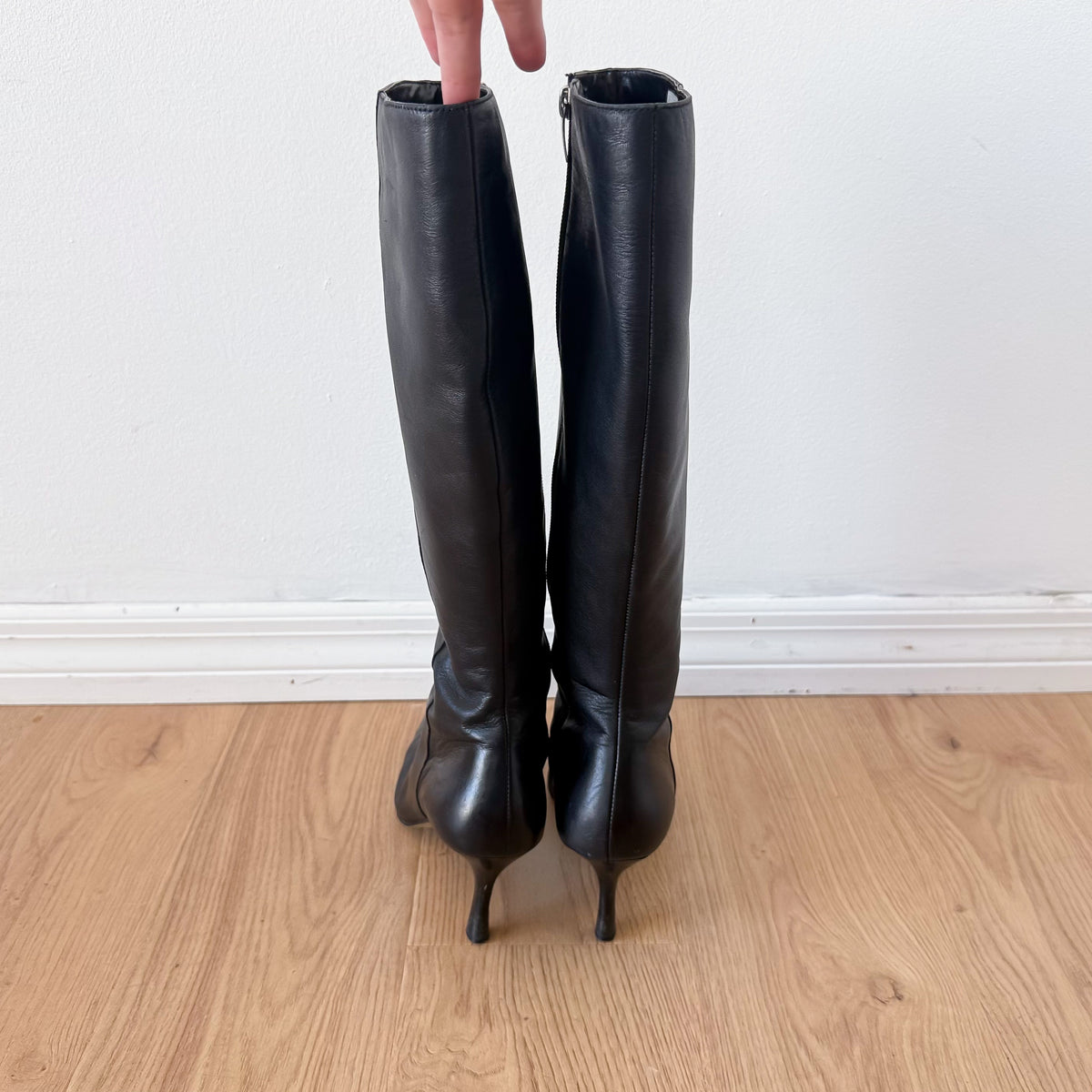 Y2K Black Leather Pointy Toe Boots / SZ 9