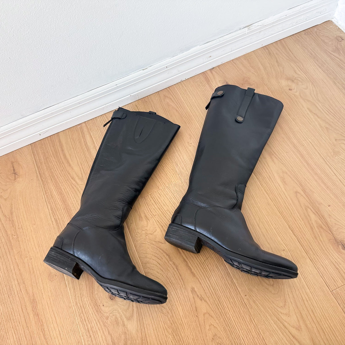 Black Leather Knee High Riding Boots / SZ 8