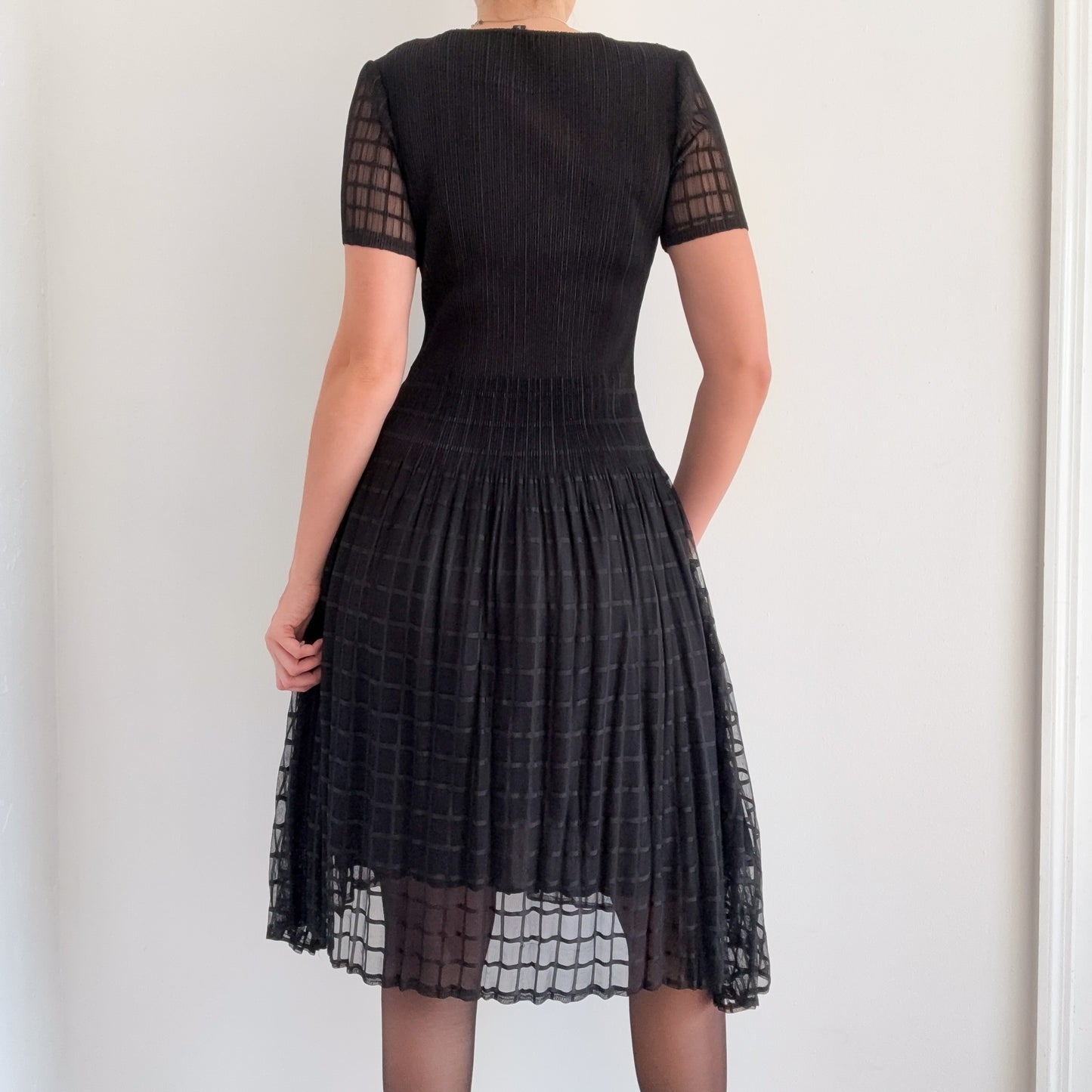 Contemporary Black Pleated Mesh Midi Dress / SZ S-M