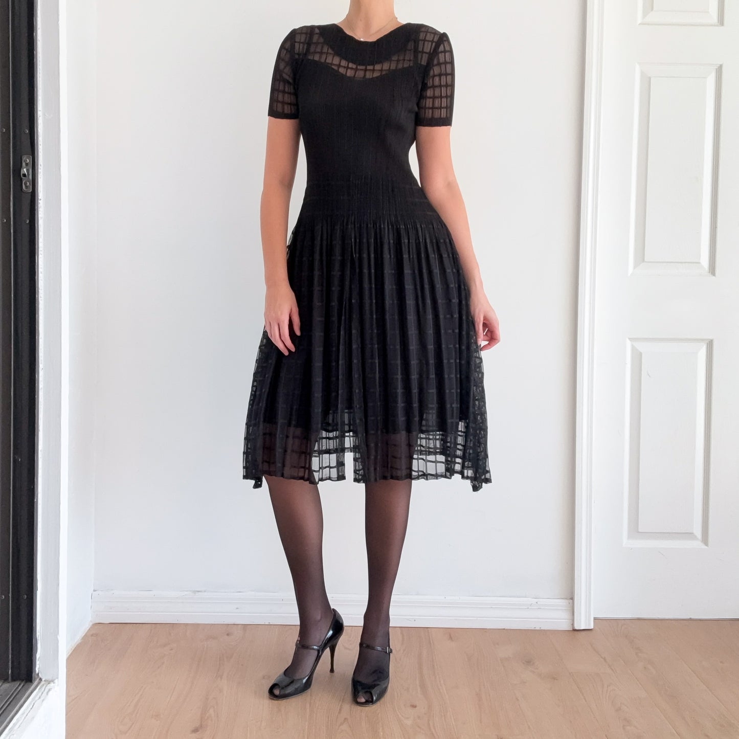 Contemporary Black Pleated Mesh Midi Dress / SZ S-M