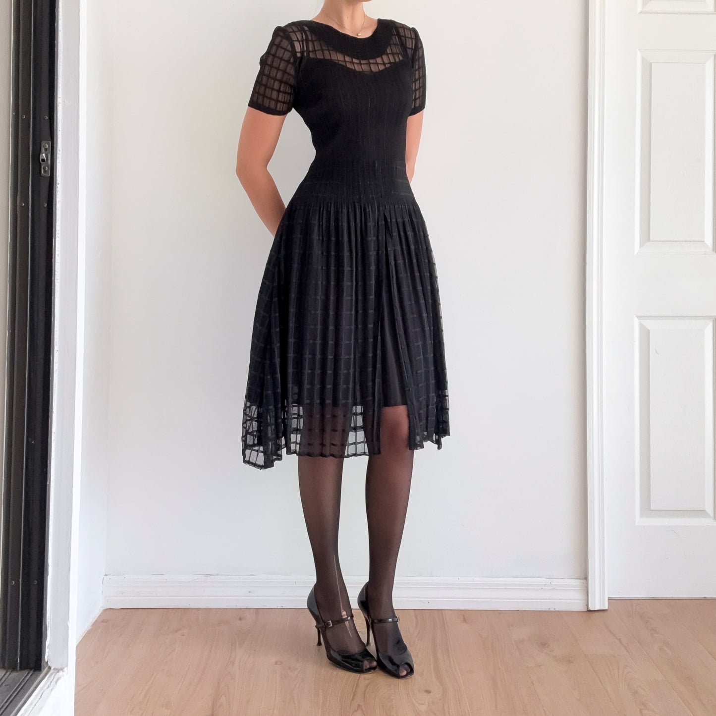 Contemporary Black Pleated Mesh Midi Dress / SZ S-M