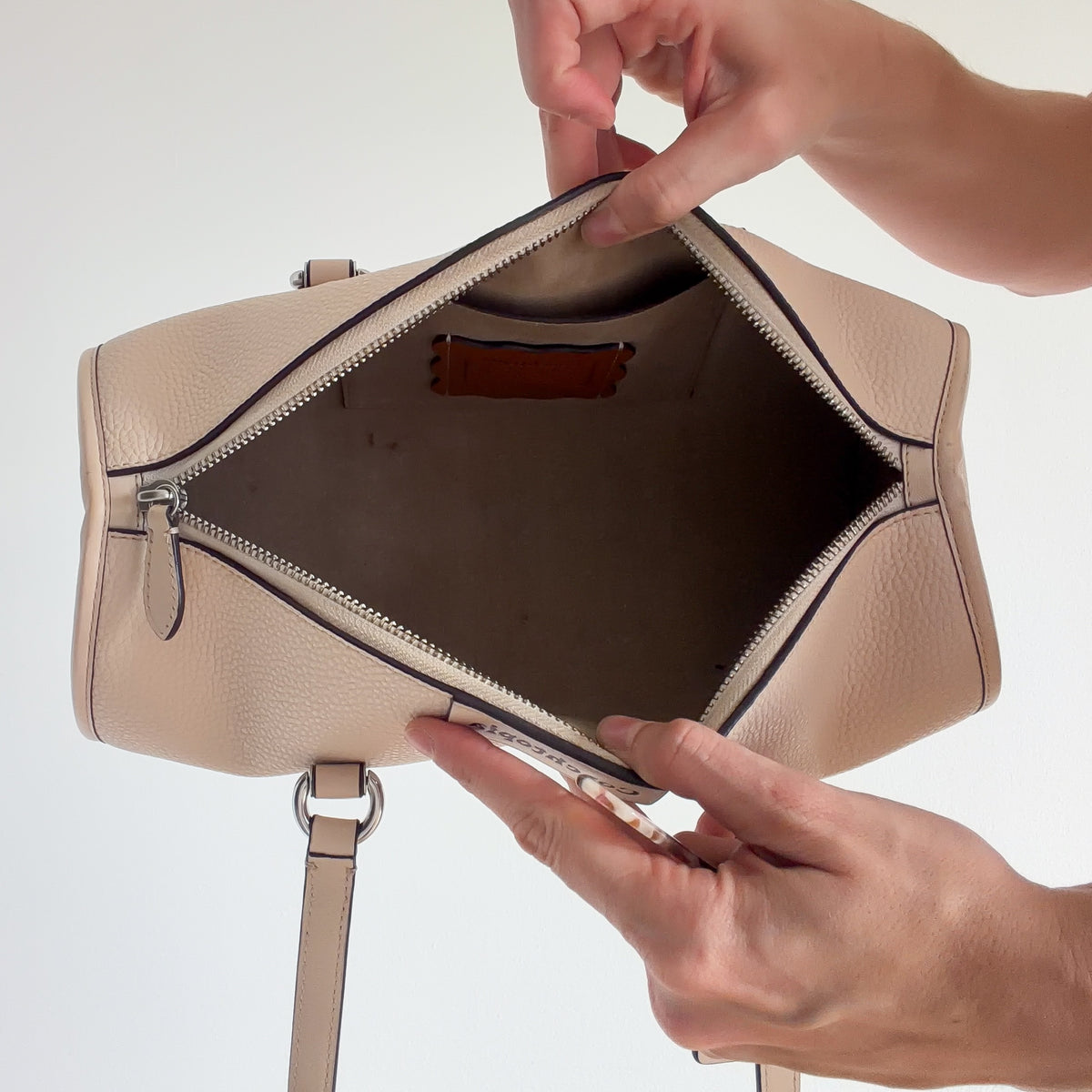 Coachtopia Cream Leather Barrel Handbag