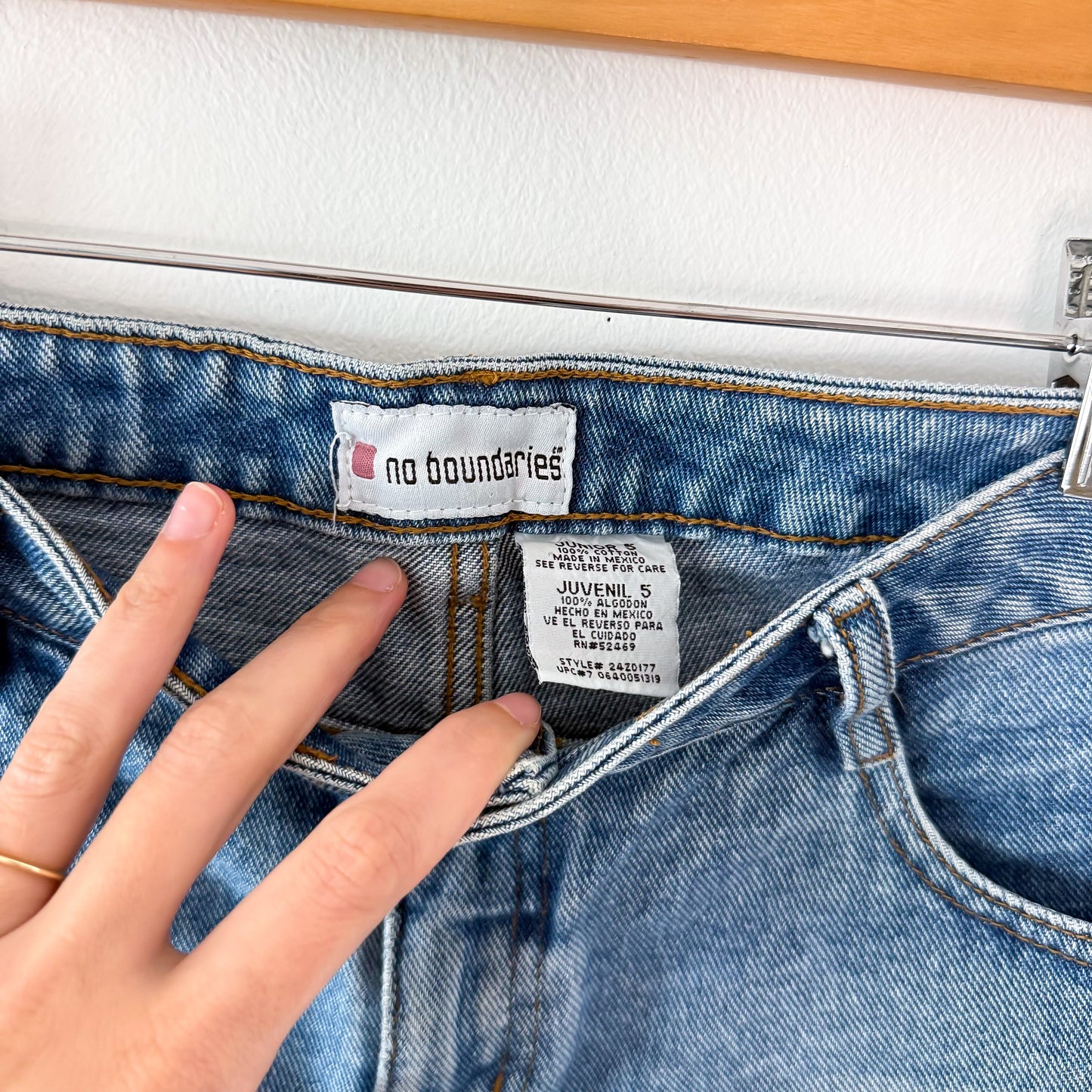 Y2K Medium Denim Shorts / SZ 4