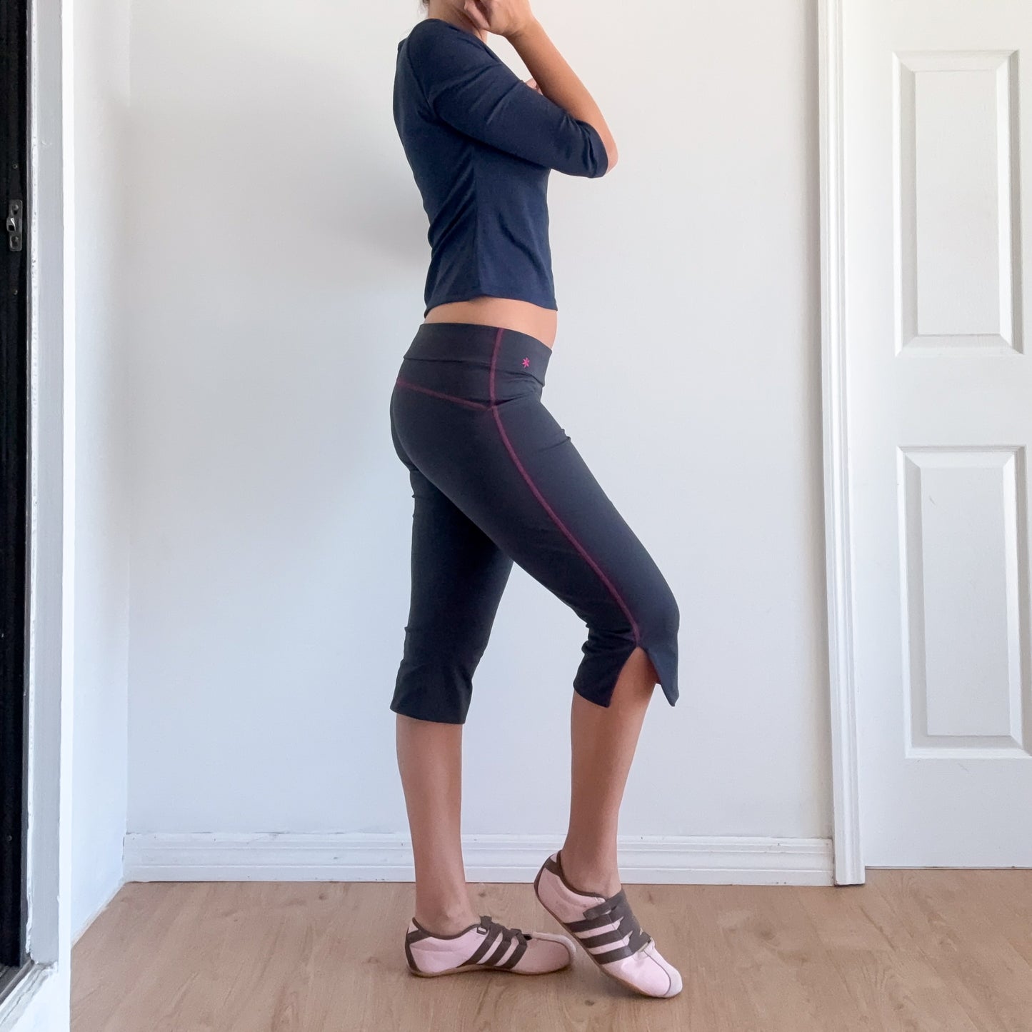 Y2K Grey & Hot Pink Capri Leggings / SZ M