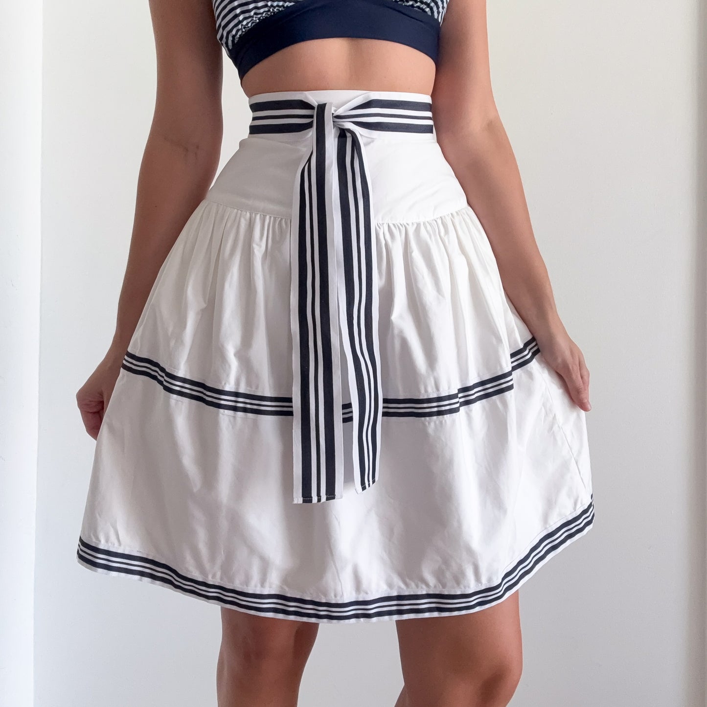 Carolina Herrera White & Navy Striped Skirt / SZ 0/2
