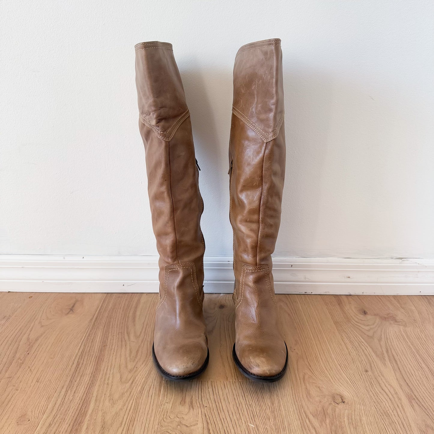 Y2K Light Brown Leather Boots / SZ 9