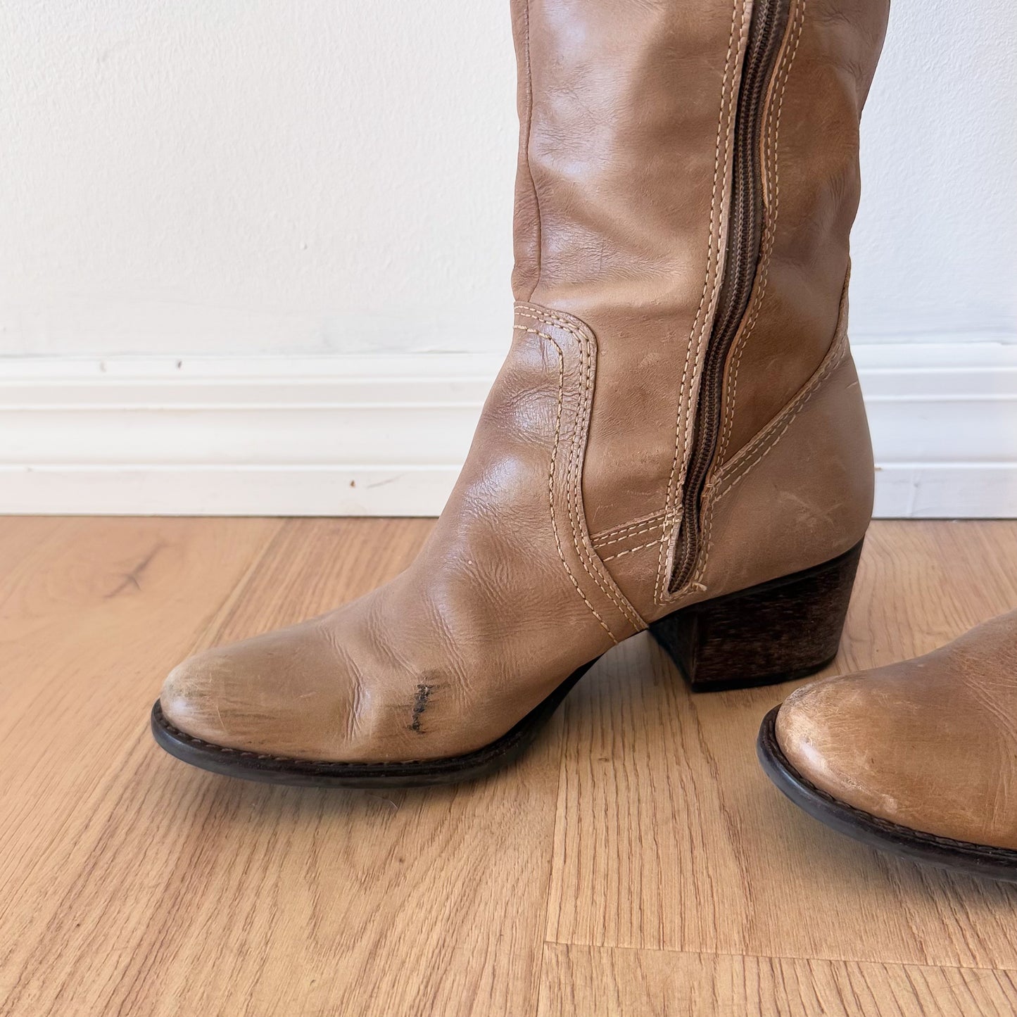 Y2K Light Brown Leather Boots / SZ 9