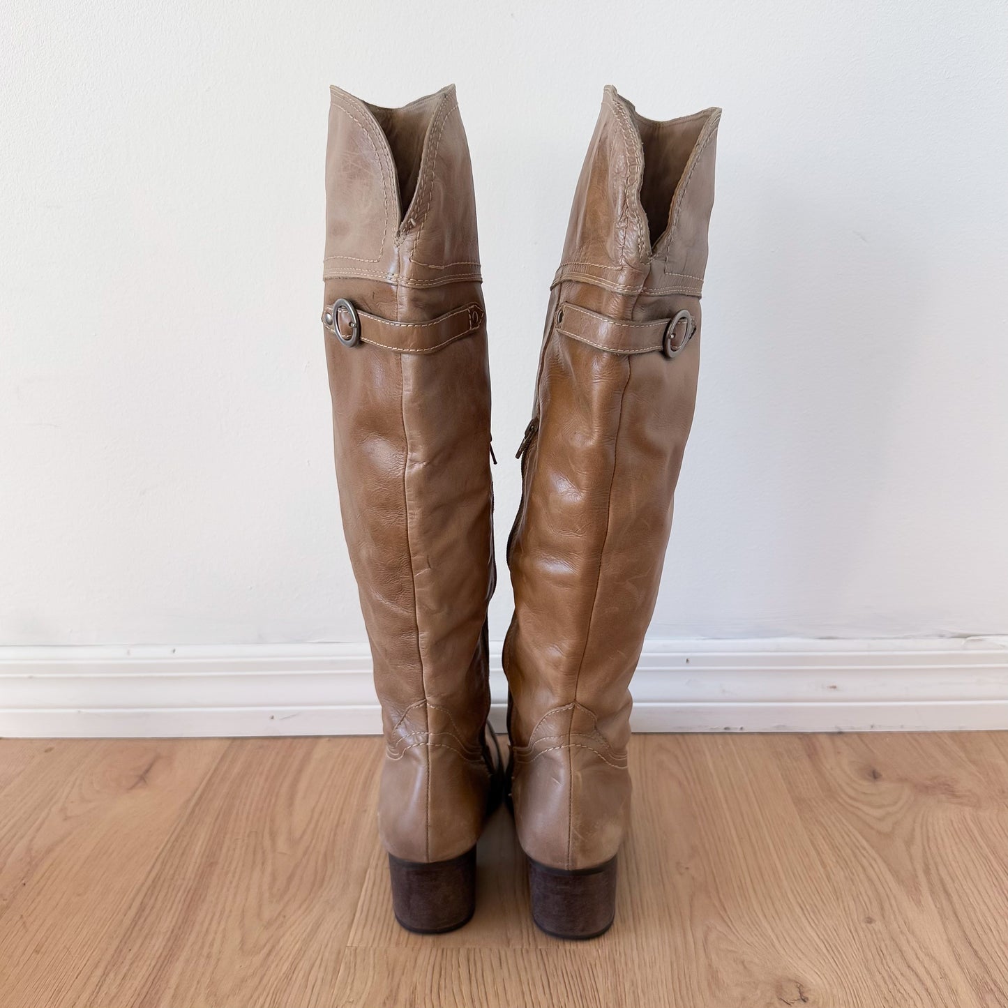 Y2K Light Brown Leather Boots / SZ 9