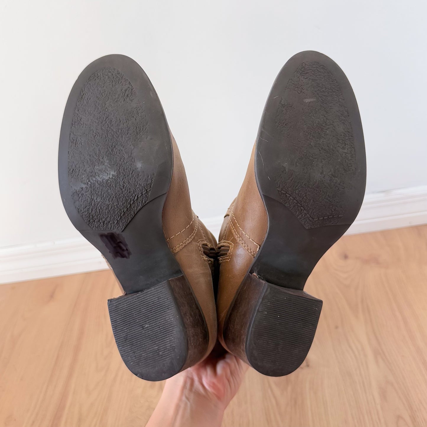 Y2K Light Brown Leather Boots / SZ 9