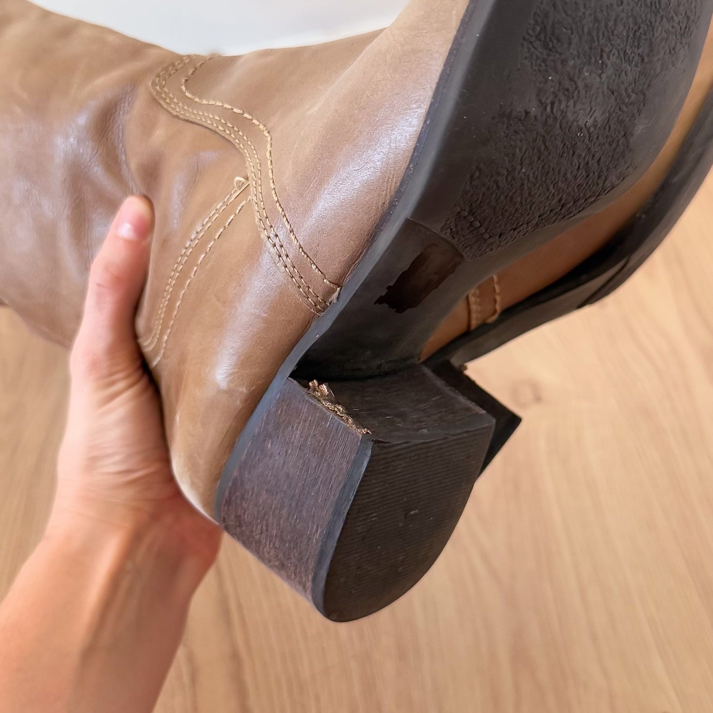 Y2K Light Brown Leather Boots / SZ 9