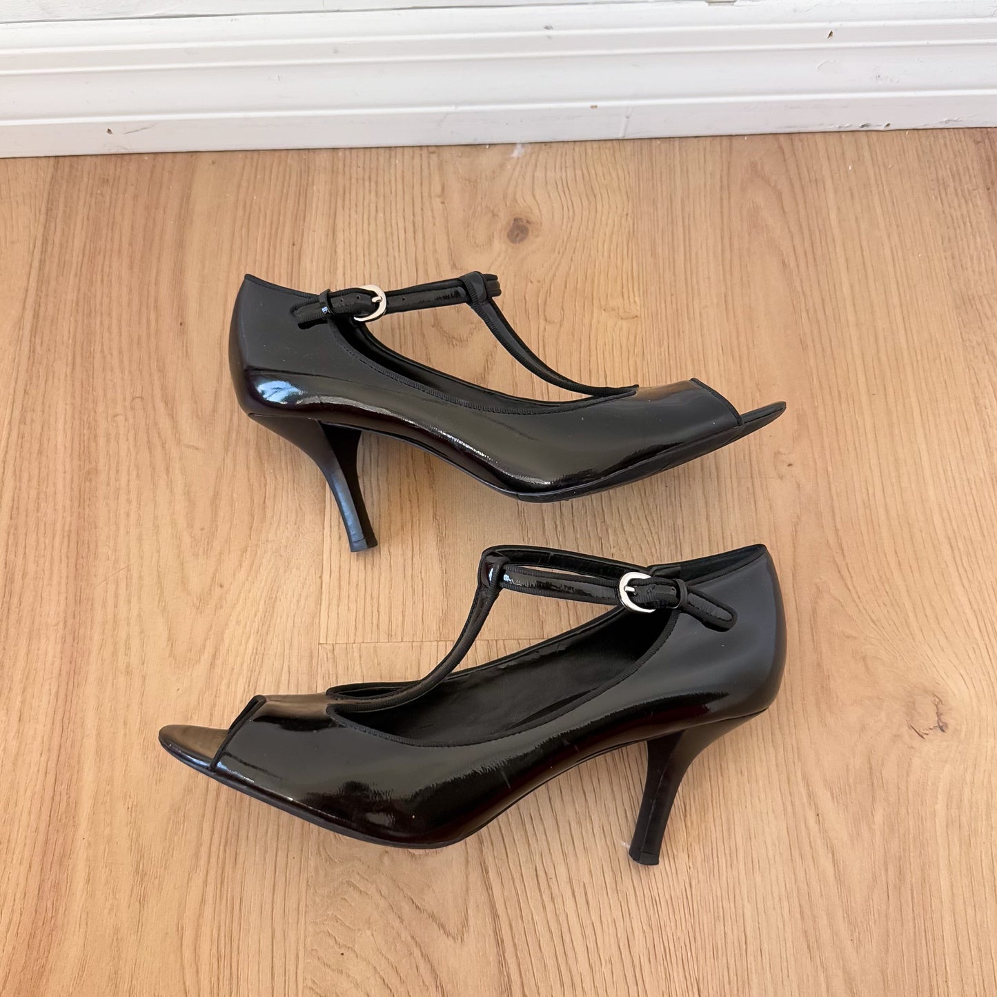 Y2K Back Patent T-Strap Mary Jane Pumps / SZ 8.5