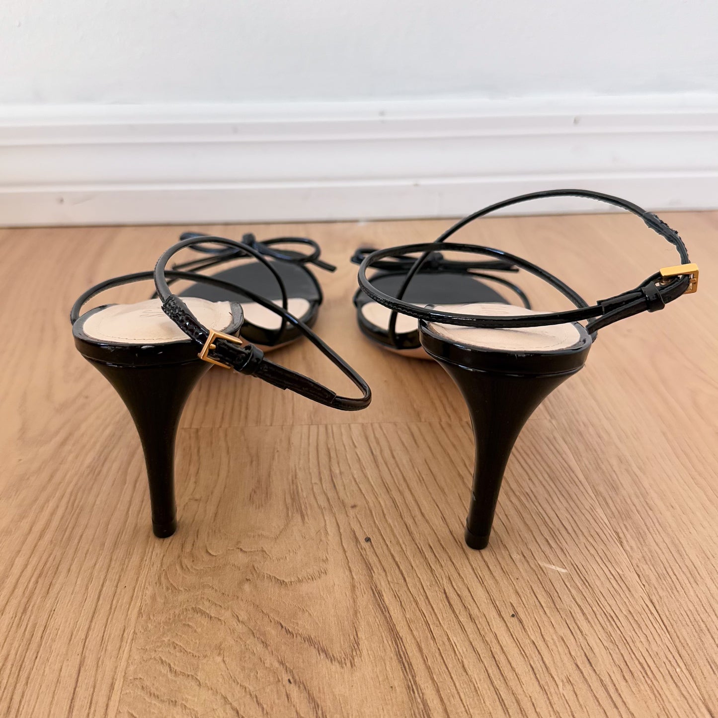 Schutz Black Patent Bow Dainty Heels / SZ 9