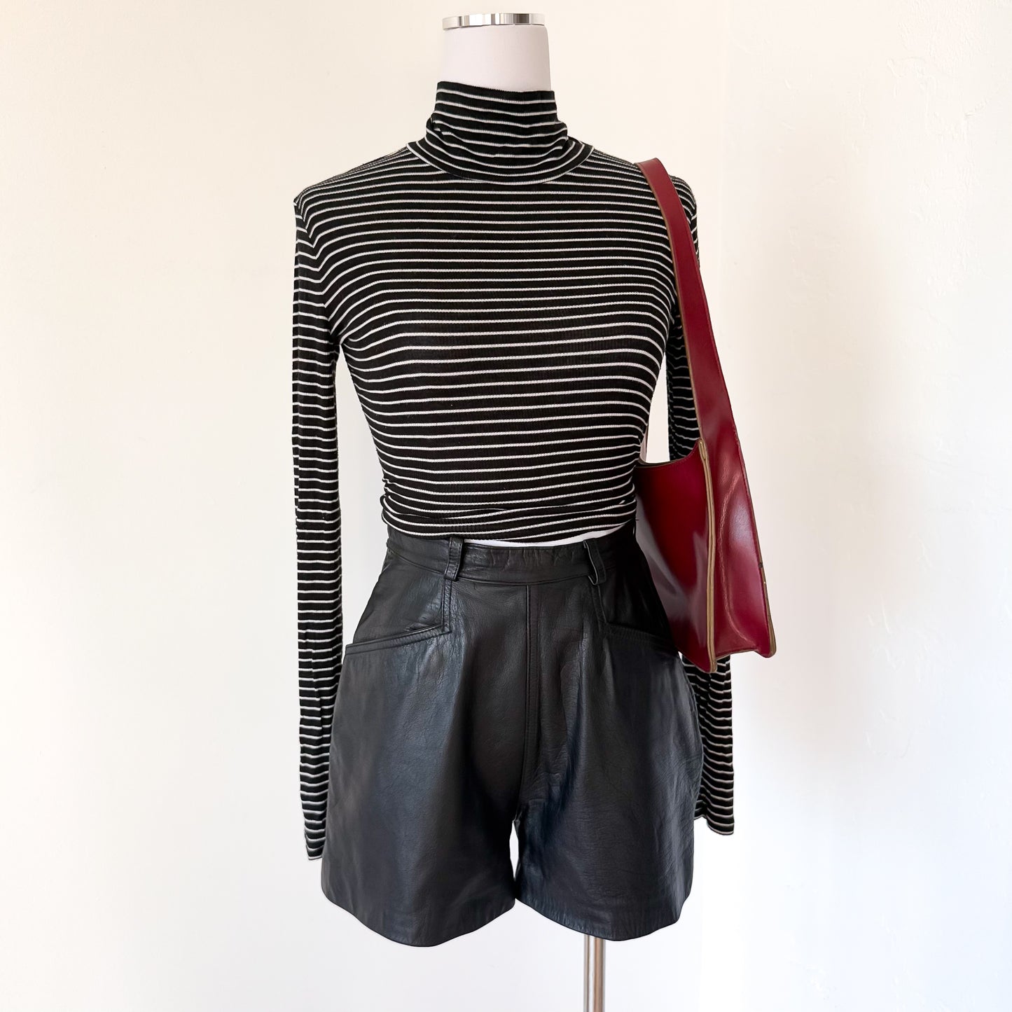 90's Wilson's Black Leather Hot Shorts / SZ 0/2