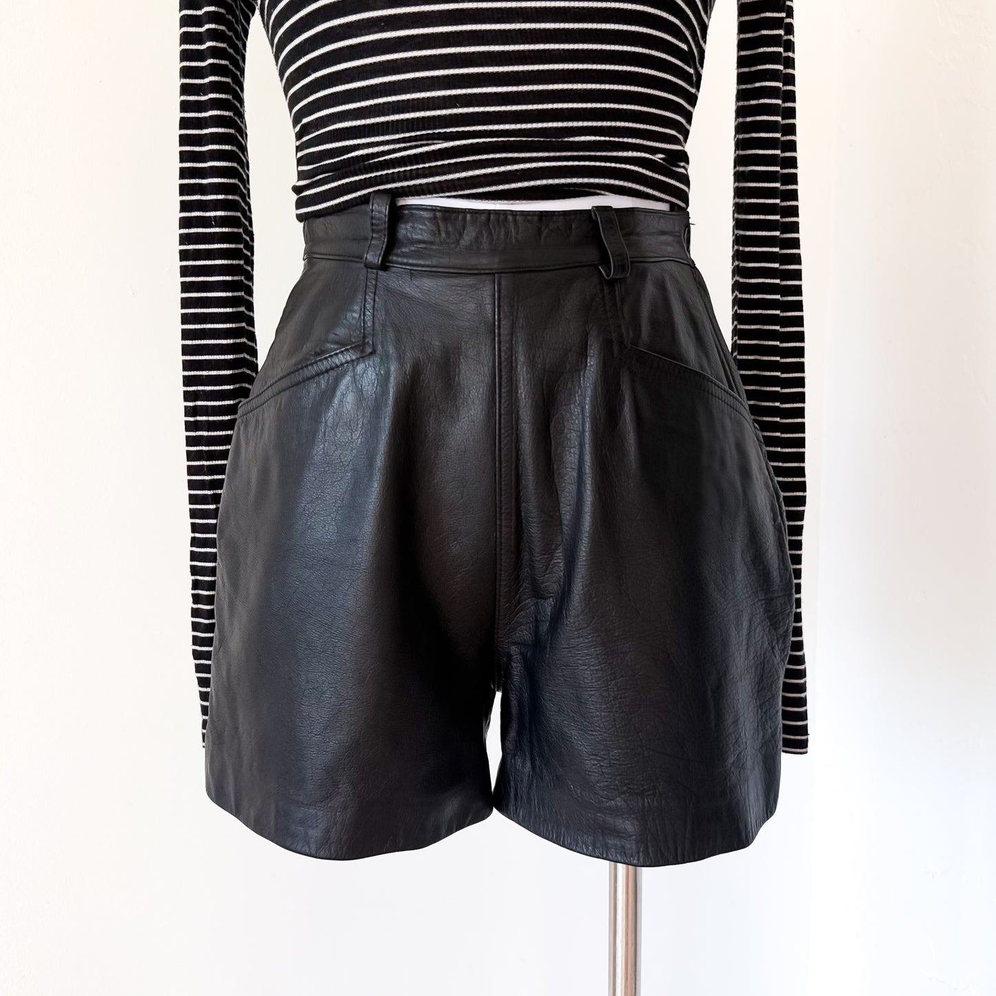 90's Wilson's Black Leather Hot Shorts / SZ 0/2