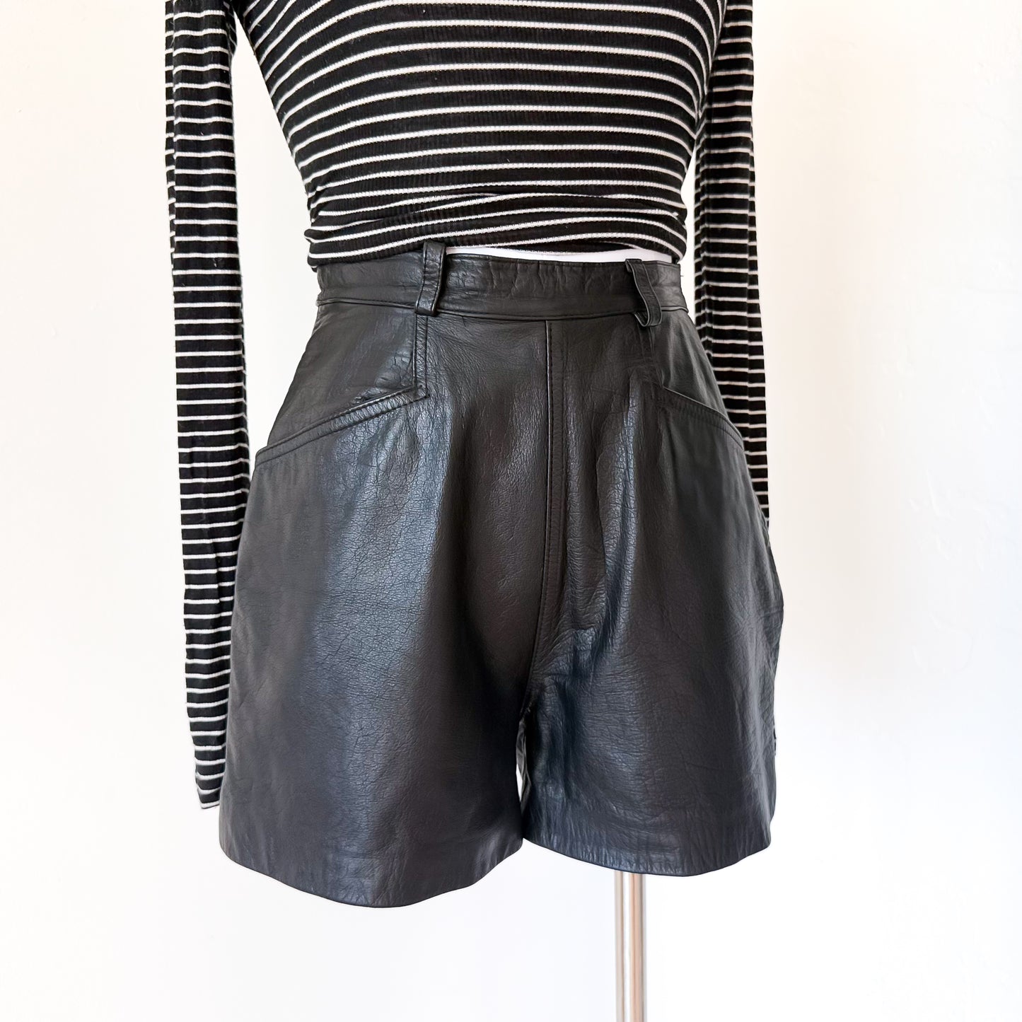 90's Wilson's Black Leather Hot Shorts / SZ 0/2