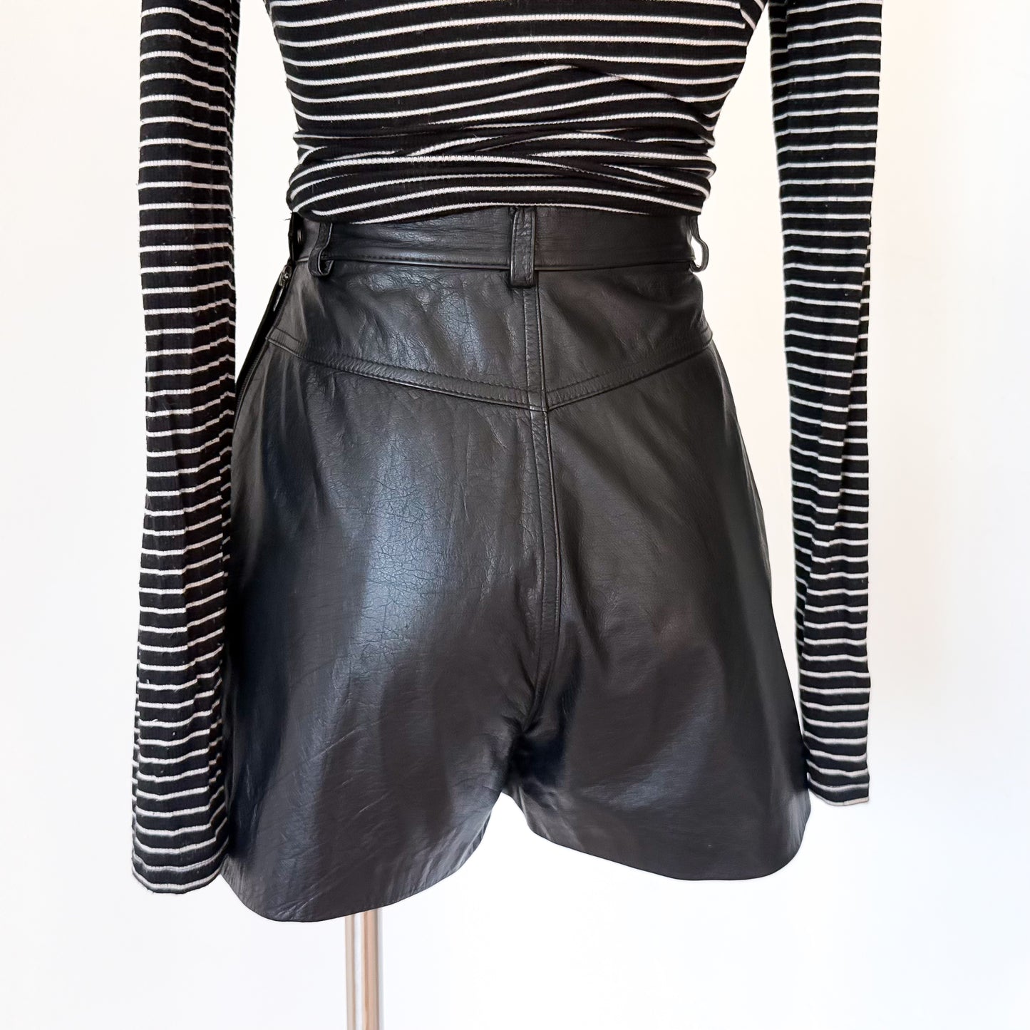 90's Wilson's Black Leather Hot Shorts / SZ 0/2