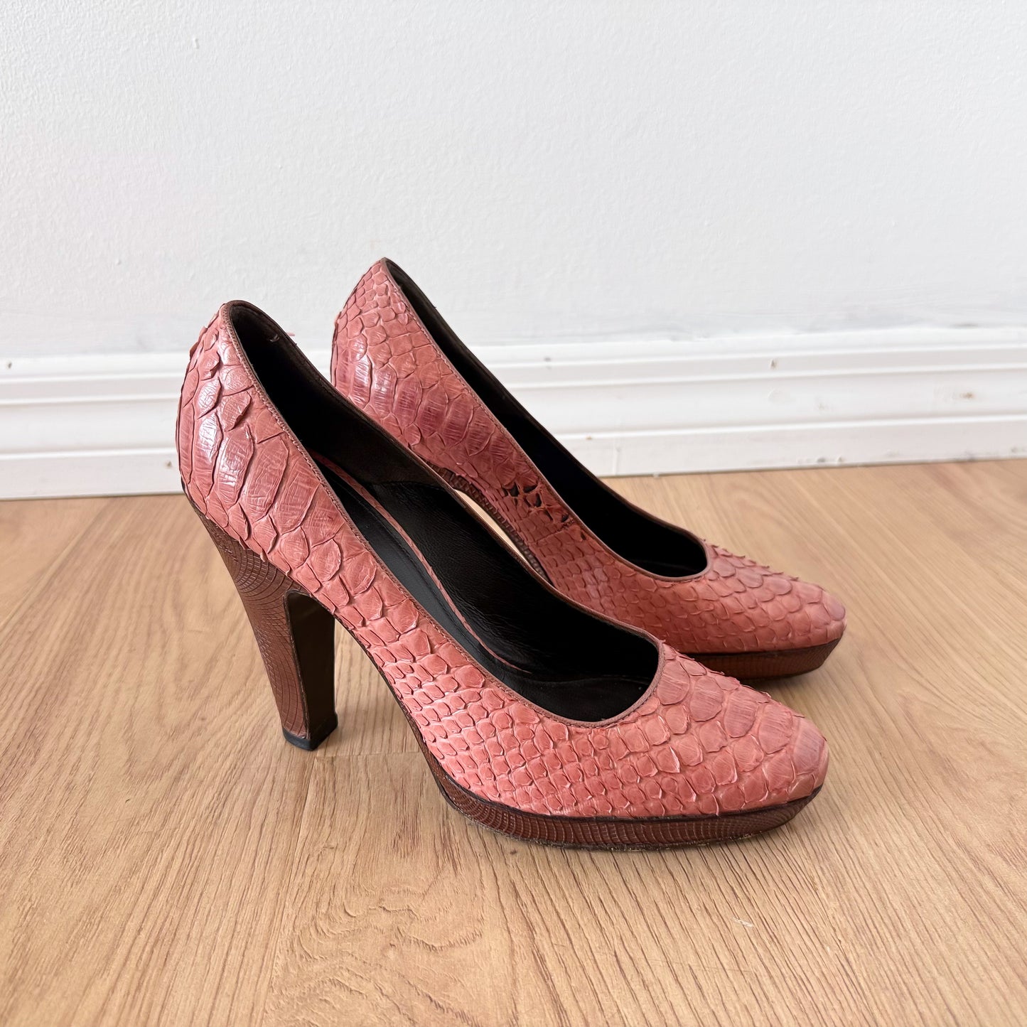 Y2K Elie Tahari Mauve Snakeskin Pumps / SZ 6