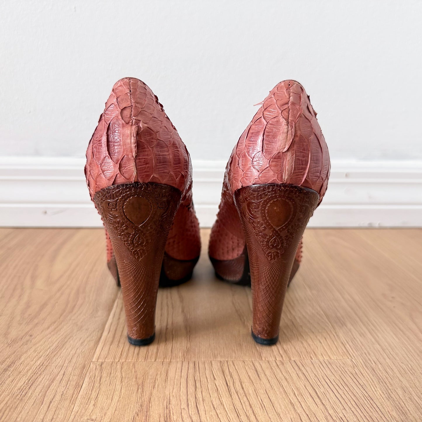 Y2K Elie Tahari Mauve Snakeskin Pumps / SZ 6