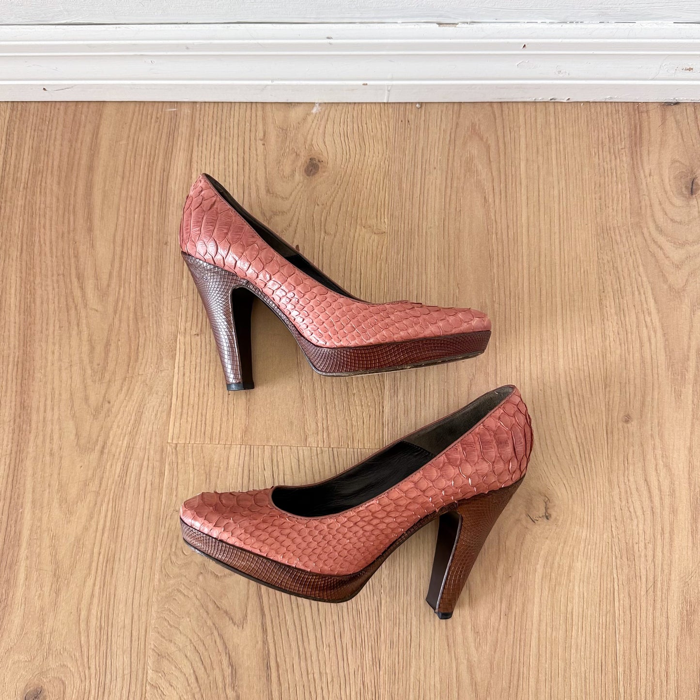 Y2K Elie Tahari Mauve Snakeskin Pumps / SZ 6