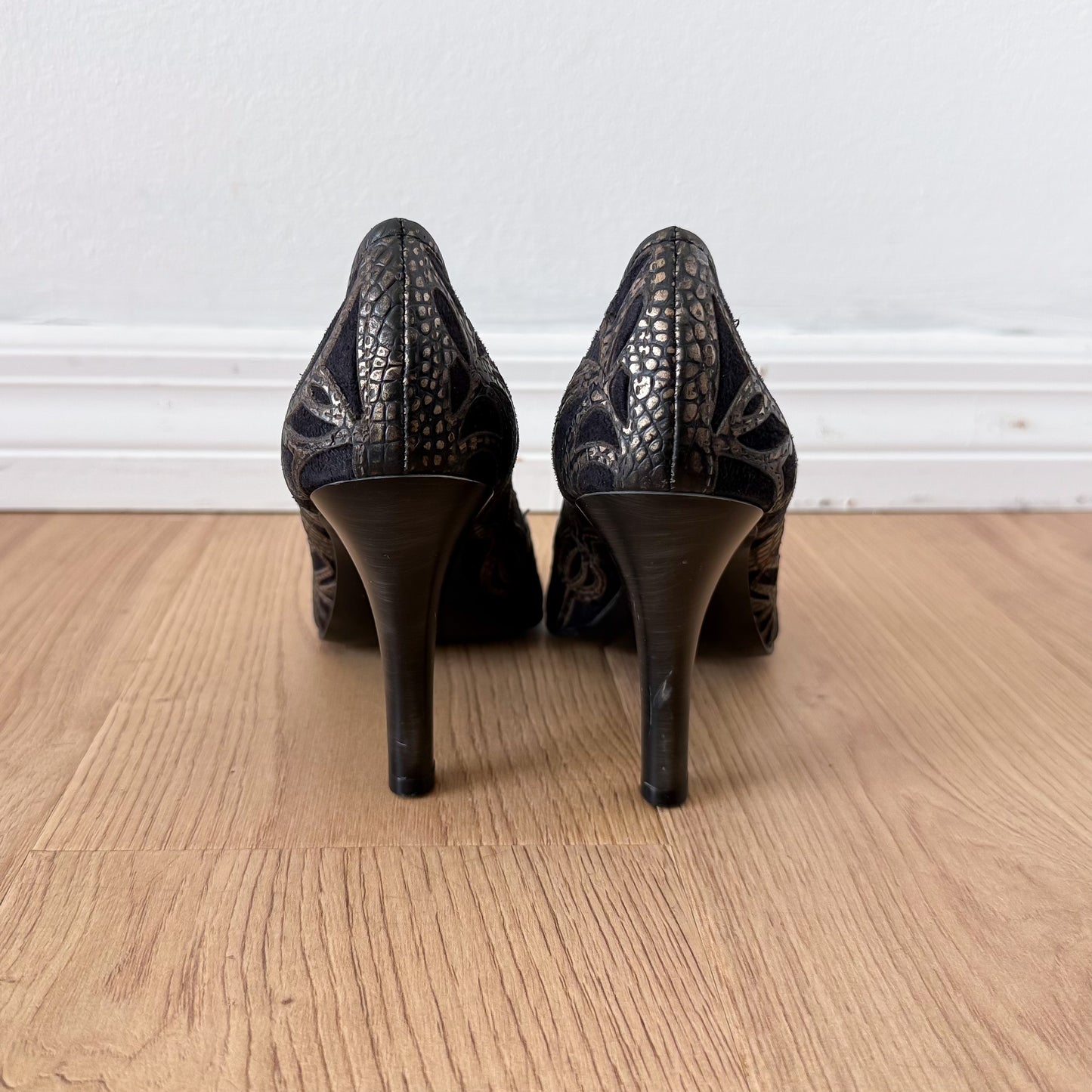 Y2K Black Embossed Peep Toe Pumps / SZ 6