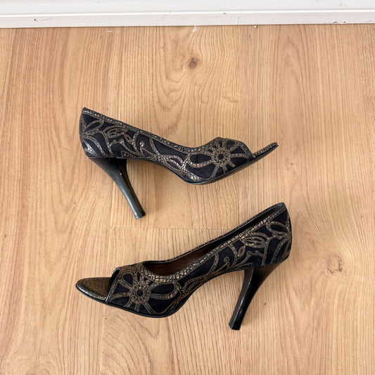 Y2K Black Embossed Peep Toe Pumps / SZ 6