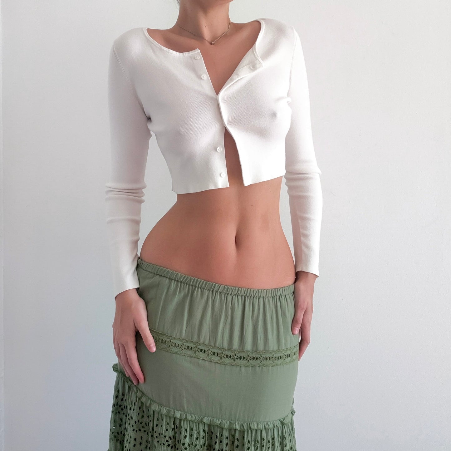 Contemporary White Knit Cropped Cardigan / SZ M